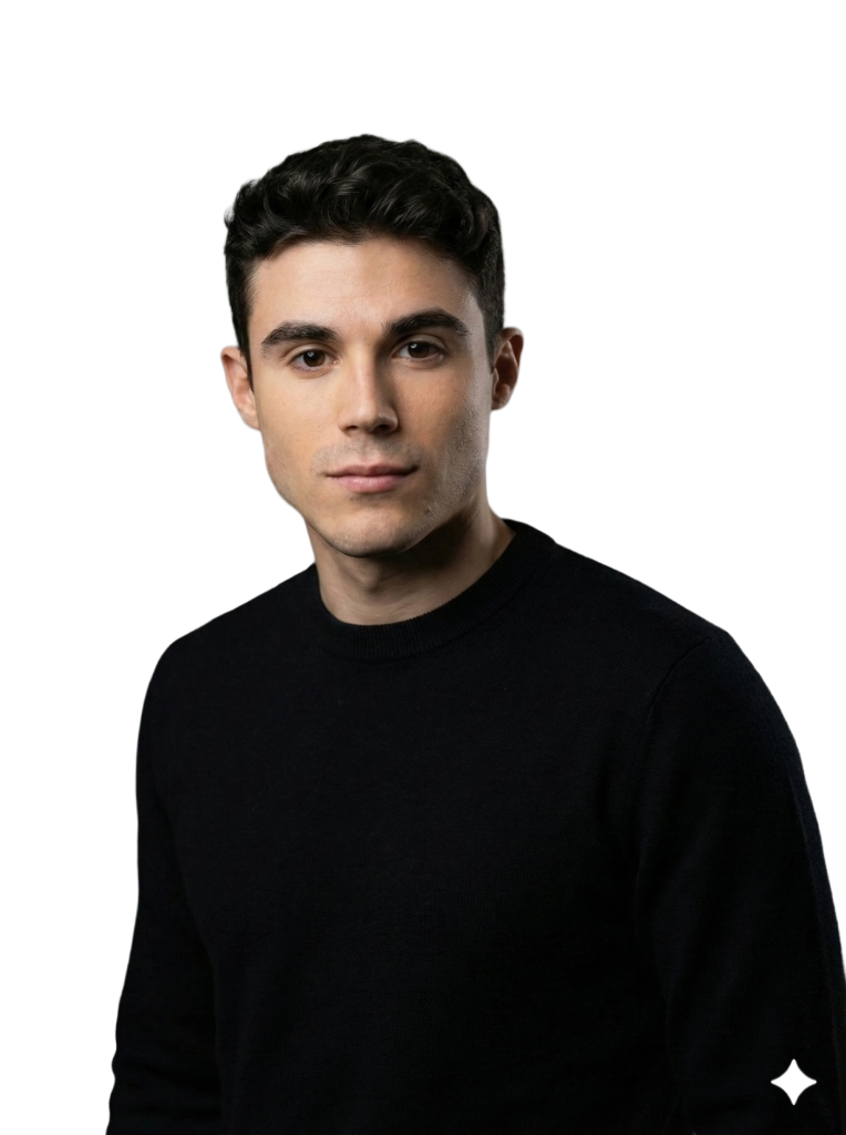 Jannick Brech in einem schwarzen Pullover